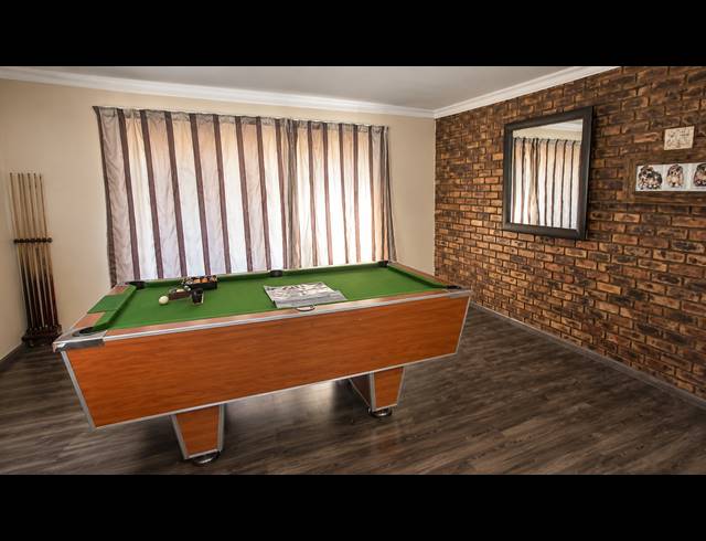 4 BEDROOM HOUSE FOR SALE IN GOLF PARK
